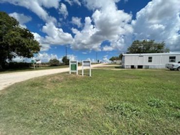 Hillside Weimar RV and Trailer Park Welcome Signs