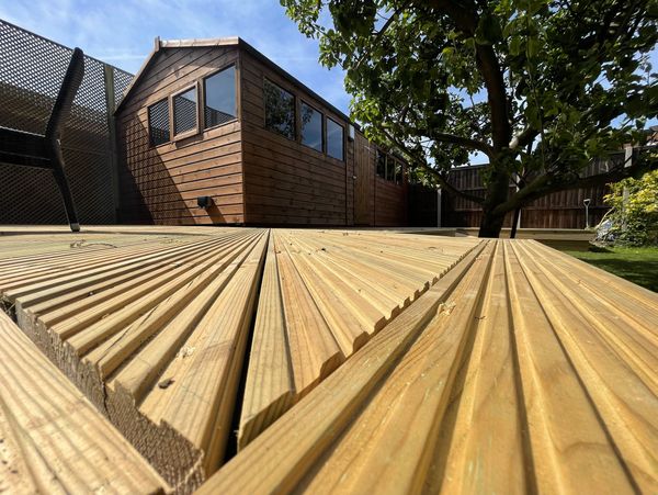 decking build