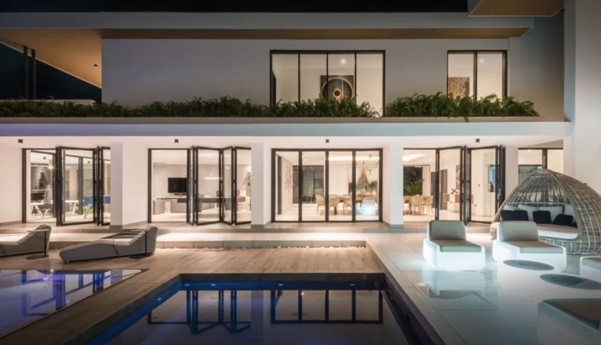 Cortizo GB49 bifold doors – slim 110mm frames, smooth folding action, secure and thermally efficient