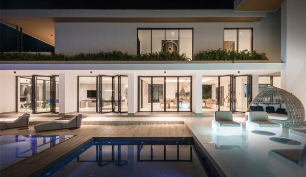 Cortizo GB49 bifold doors – slim 110mm frames, smooth folding action, secure and thermally efficient
