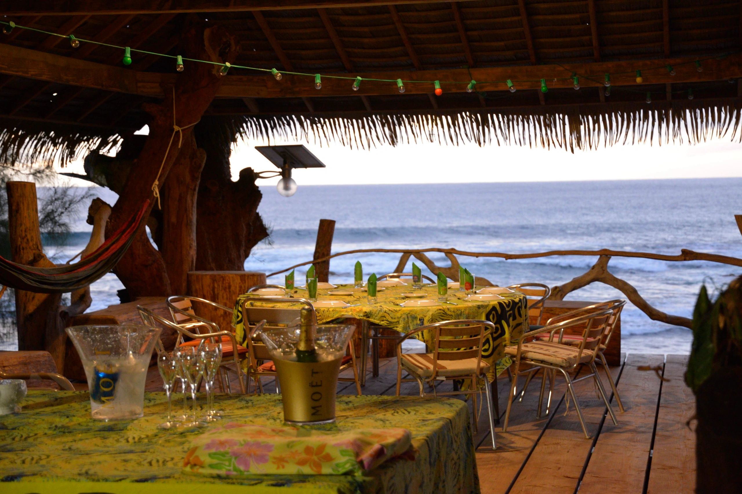 Repas spécial au Fare Ahi Maa sur la plage de Vaitumu Village
Ahi Maa = four tradition sous terre