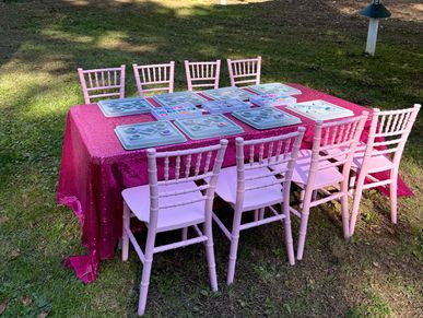 Bracelet station to make friendship bracelets