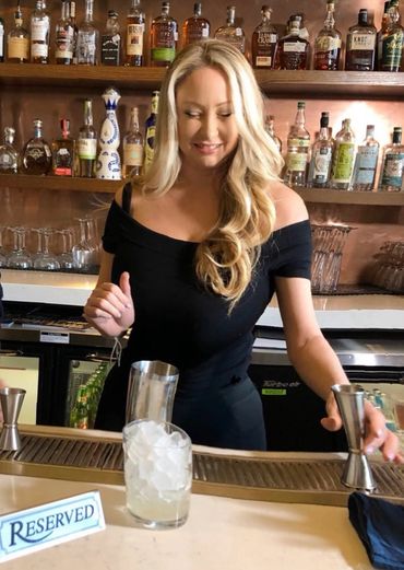 Melissa @mysuitetstylife hotel bar