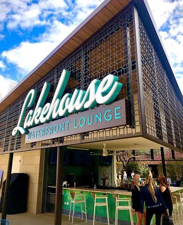 Lakehouse Waterfront Lounge Omni Las Colinas Texas