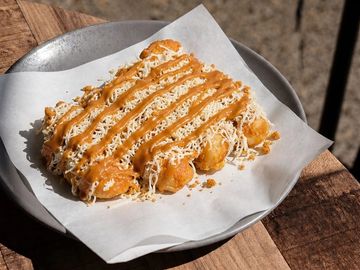 Pisang Cheese Caramel Manis dari kedai pisang cheese Kuala Pilah dengan sos caramel manis.