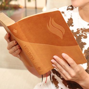 Biblia de Estudio Vida Plena Marrón