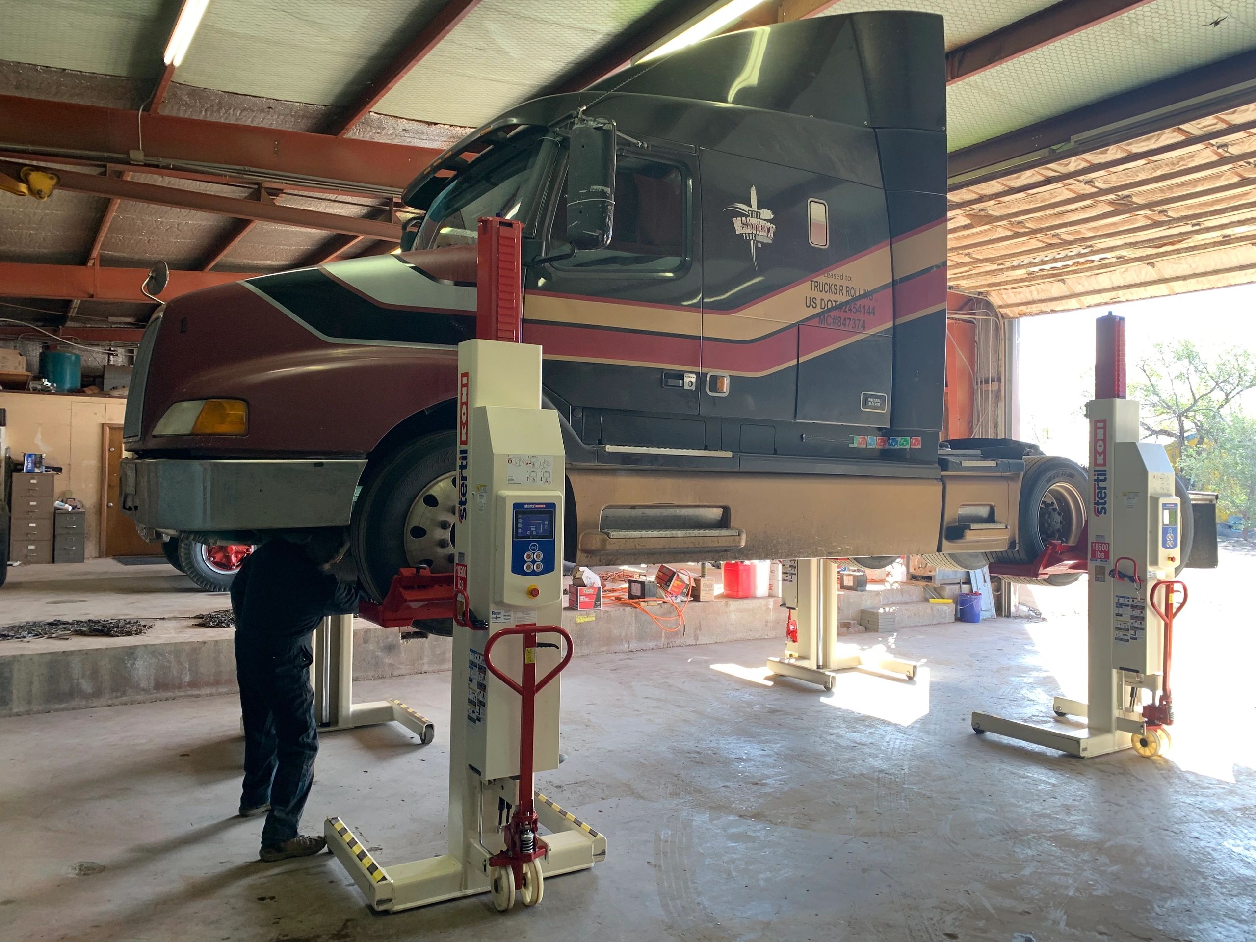 Healthy Trucks R Wealthy Trucks Truck Repair - Logo