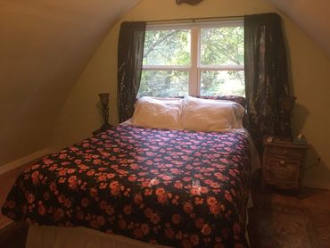 upstairs master bedroom in yoga cabin