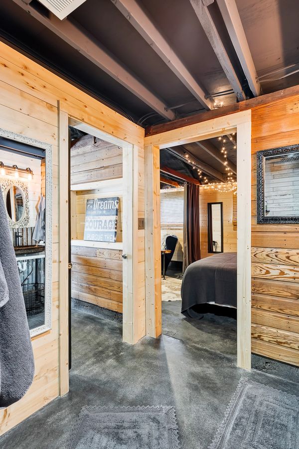 Private Hermann Vacation Rental. King size master, full luxury bathroom