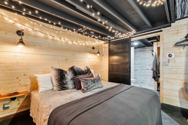 The Shed Guest house, private vacation rental with full bathroom