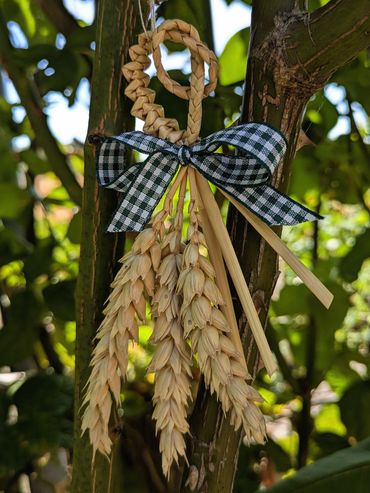 Asymmetrical Countryman’s Favour, £12