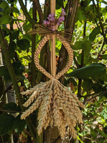 Cylindrical Plait Oval Harvest Trophy, £20