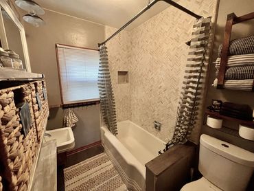 upstairs full bathroom
