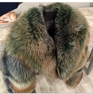 Emerald green
Fox fur