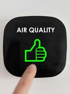thermostat showing good air quality