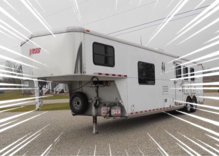 Located in central Kentucky, available to transport your horse(s) throughout regional area.