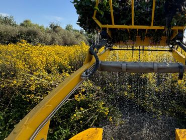 Our boat loader bucket can lift up to 500lbs of material in one scoop.