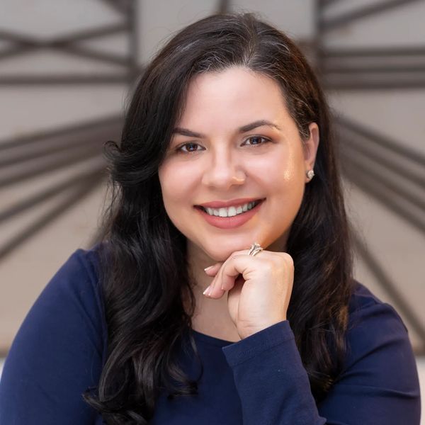 Headshot picture of a remote senior immigration paralegal that specializes in employment-based cases