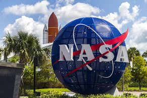 Kennedy_space_center_tour_Miami_to_kennedy_space_center_private_tour_miami_bus_sprinter