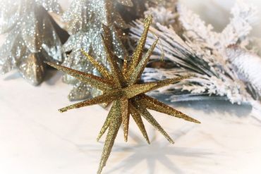 K & K Interiors 6" 18 point faceted gold glittered star ornament is a must-have for your tree. 