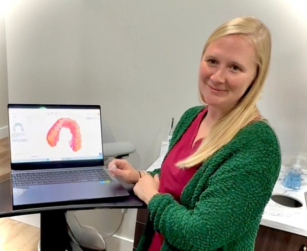 Dr. Warren demonstrating digital scanning to a patient.