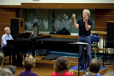 Marcus Andrews accompanying a BBC Symphony Chorus rehearsal of Beethoven 9 with Osmo Vänskä.