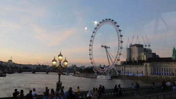 Katherine Pauletti: View of the London Eye on the Thames, 2018.