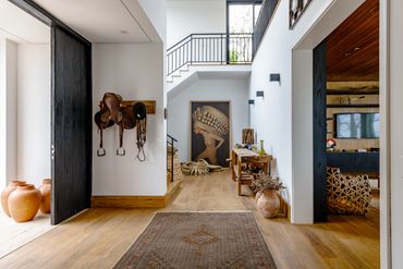 Fotografia da entrada de uma residência