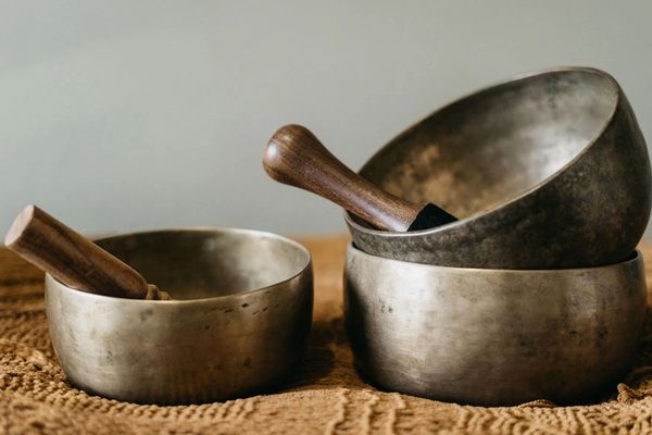 singing bowls buddha