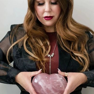 reiki master and emotion code practitioner working with rose quartz stone and healing body and mind