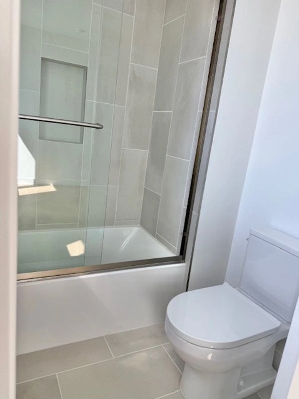 Bathtubs with Glass Door Enclosures