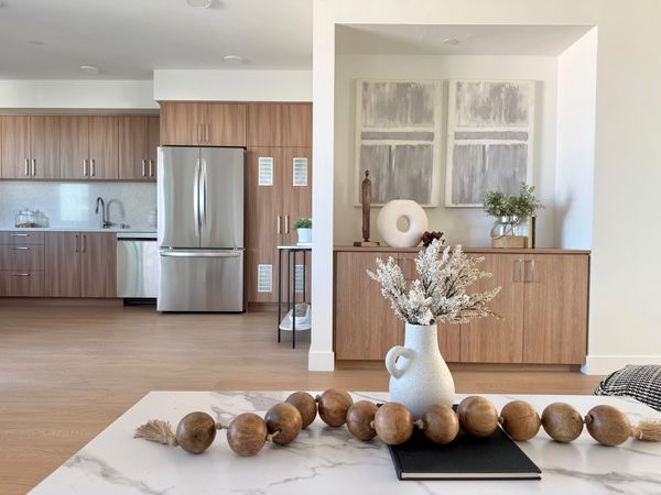 8900 Ramsgate - Professionally Designed Interiors, High Ceilings