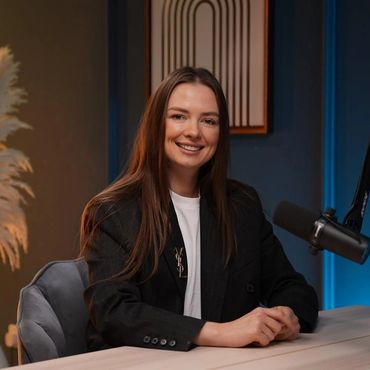 Flexible rental packages for our podcast studio in Dubai, tailored to your needs.