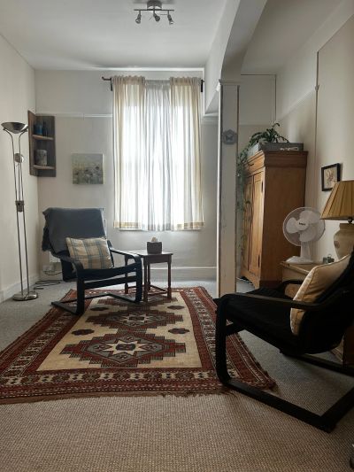 Cozy living room with armchairs and a patterned rug.