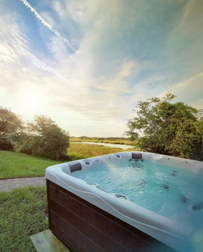 Hot tub placed outdoor 
