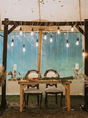 Rustic Arbor (1) does not include lights.
Sweetheart table (1) 3'x4"