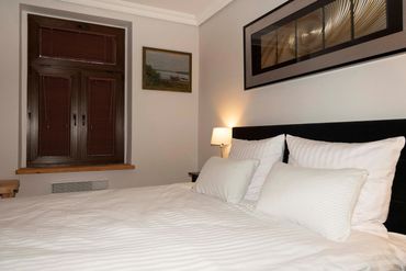 main bedroom with hotel king size bed