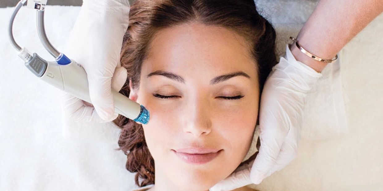 HydraFacial for patient acne treatment Acebo health center, acne treatment Miami, HydraFacial Miami