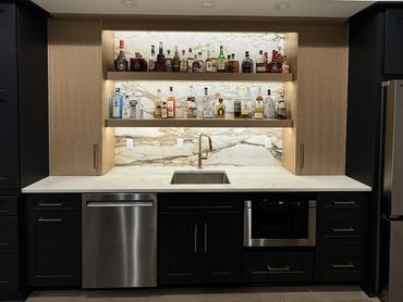 modern black and wood bar with stone backsplash