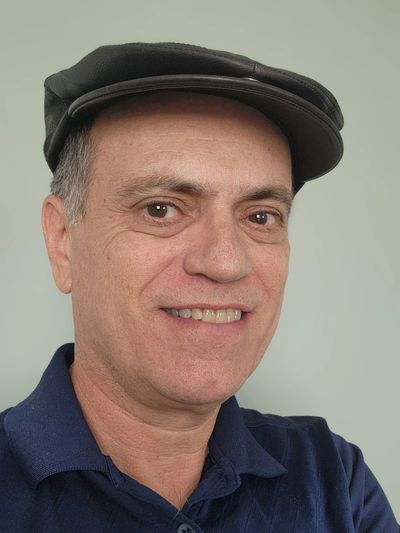 Award-winning author Charles Bins (headshot)
Short story author Charles Bins