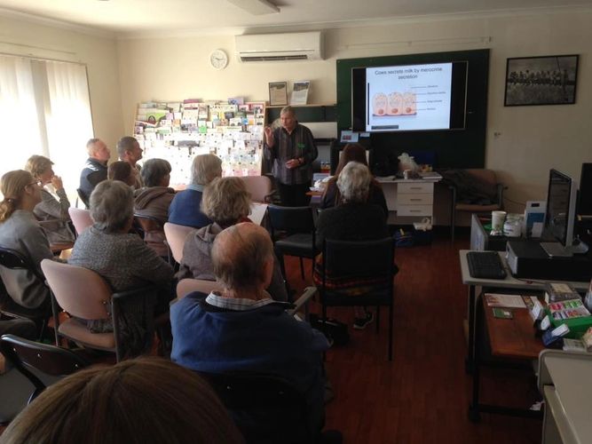 Dr Sandra Baxendell, goatvetoz giving a lecture to a goat club