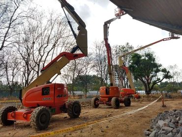 Manlift de 20 mts en Arena Cañaveralejo, Cali, en mantenimiento estructural