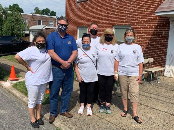 Food drive volunteers at Denis’ Pantry