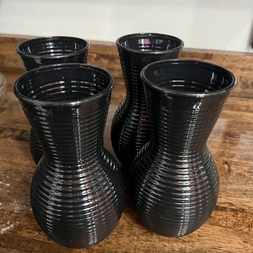platic black vases