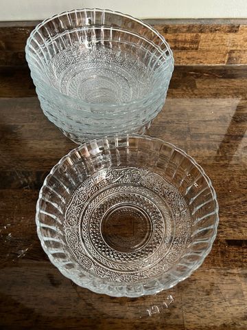 5 glass bowls