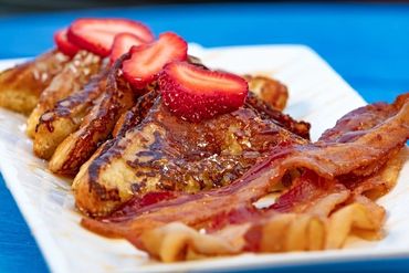 “Outdoor patio breakfast dining at Tailfins Waterfront Grill”