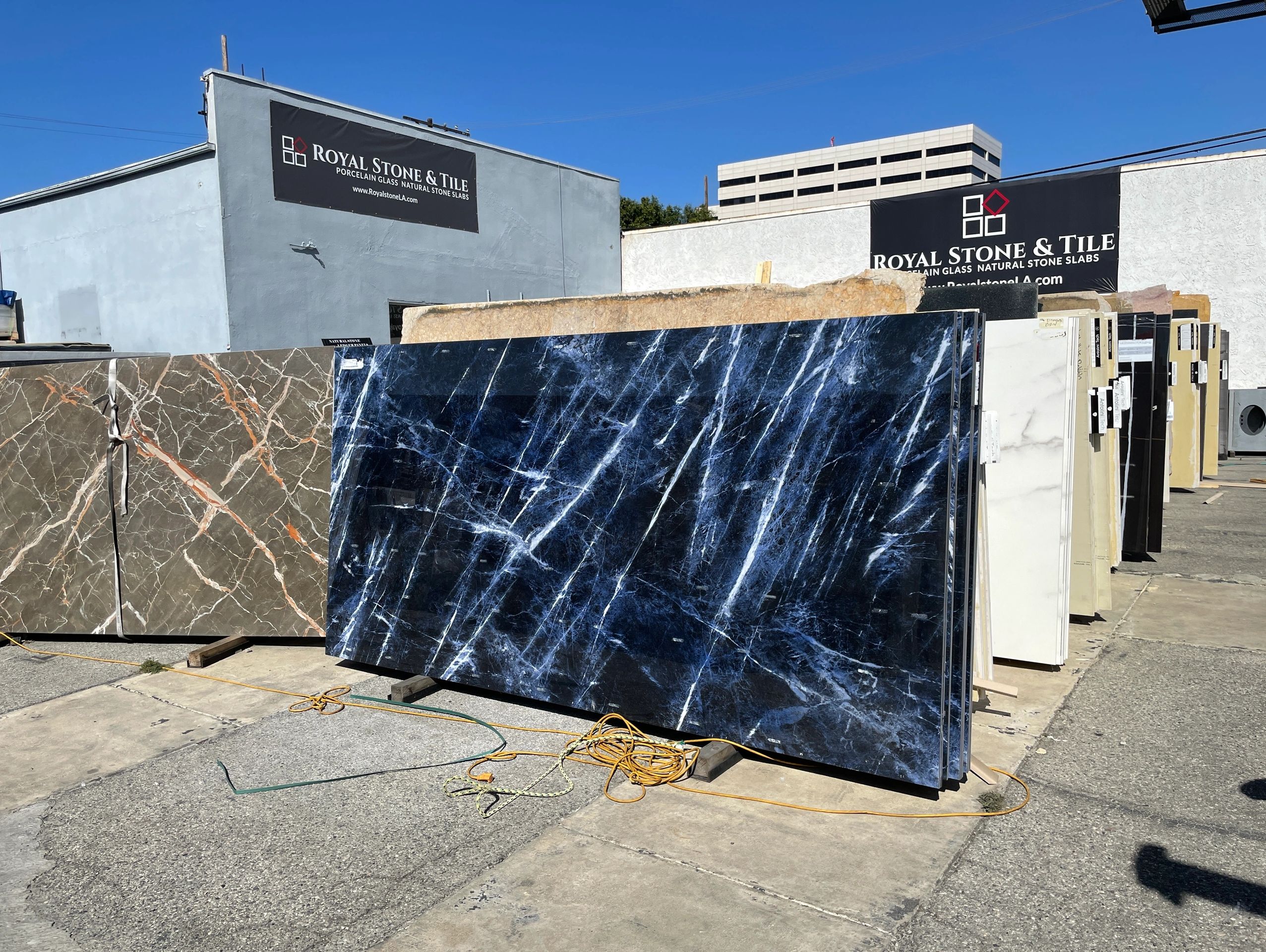 Blue Sodalite Porcelain slabs  classic marble with more natural and hyper-realistic pieces.