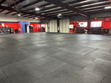 JetEngineCrossFit gym facility, spacious and fully equipped for high-intensity training.