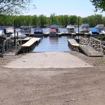 Hub's Landing and Marina Hastings MN Boat Launch