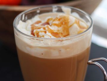 Iced caramel macchiato